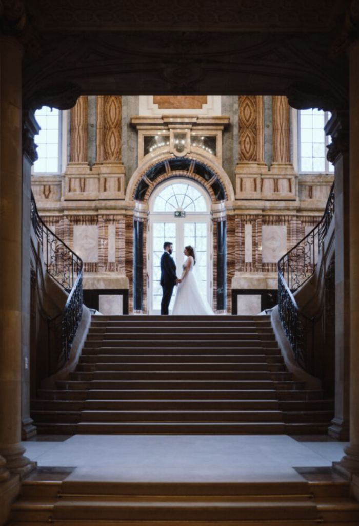 LoveStories_Hochzeit_Brautpaar_Toorbogen