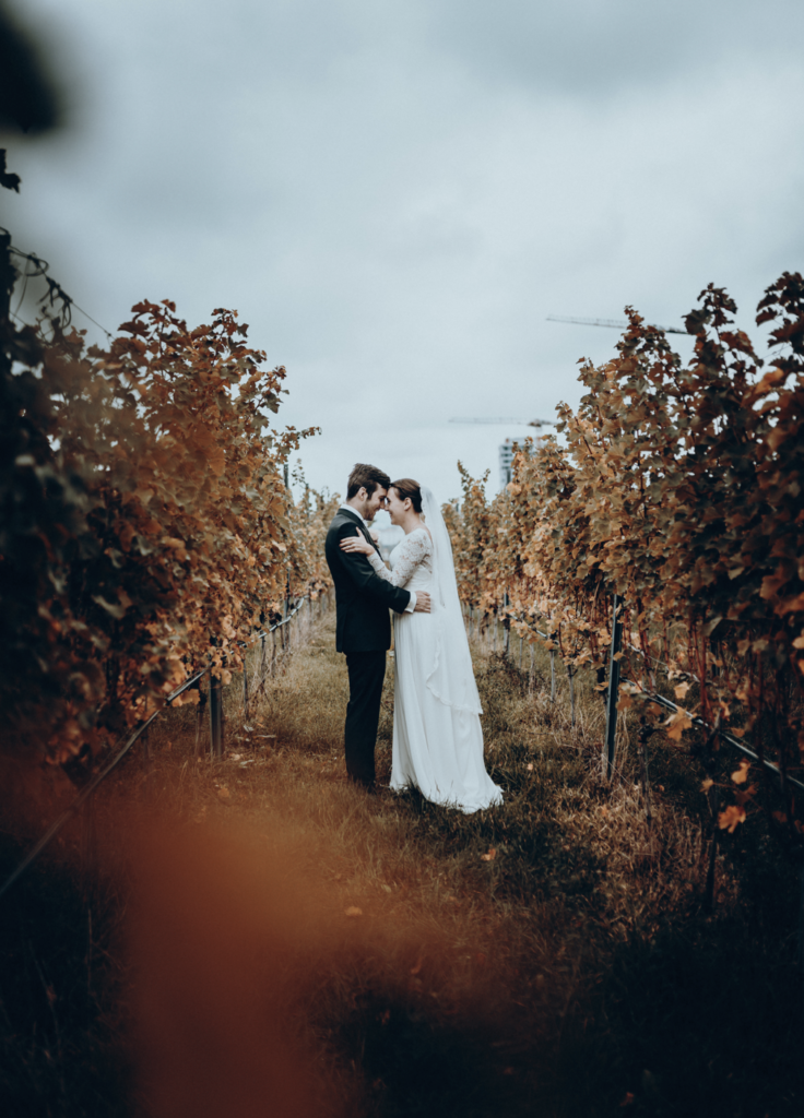 LoveStories_Hochzeit_Brautpaar_Weinberge