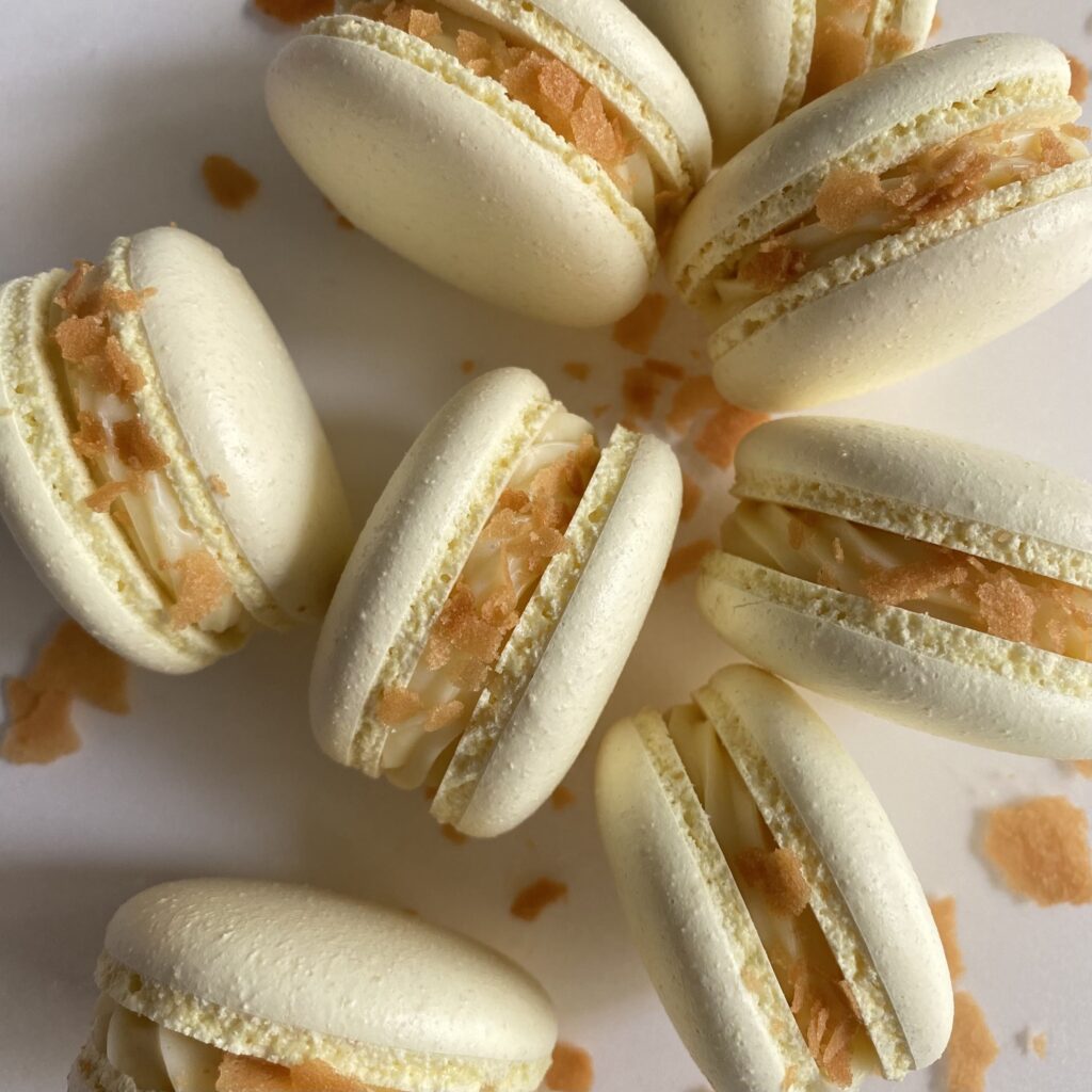 DianasBakestory_Macarons_Gold