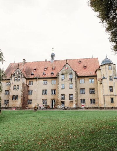 Schloss_Lehrensteinsfeld_Außenansicht_Farbe